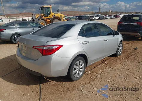 2015 Toyota Corolla Le z USA, uszkodzony, nr VIN 5YFBURHEXFP233688